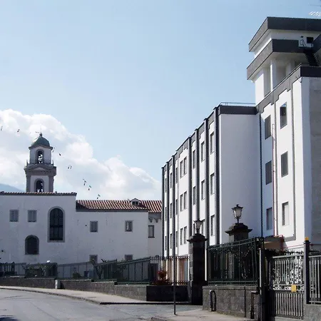 Hotel La Casa Del Pellegrino 3*